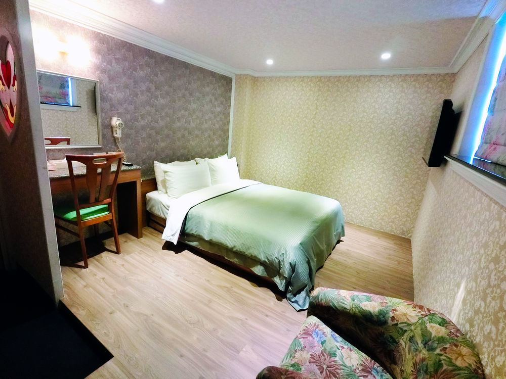 Nice Hotel Taipei Exterior photo